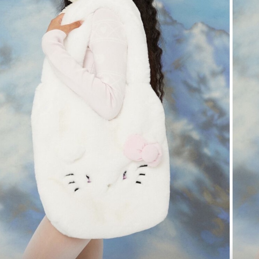 Hello kitty White Faux Fur Tote with Pink Bow and pajamas